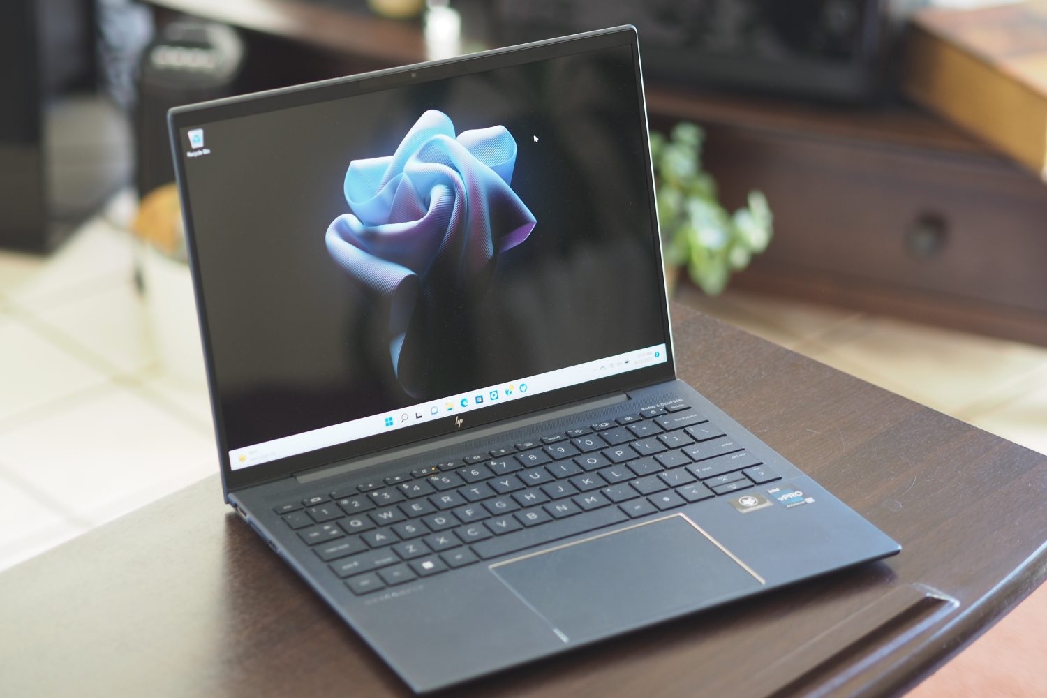 En İyi İş Bilgisayarları: 2025'in Performans Canavarı Modelleri HP Elite Dragonfly G3