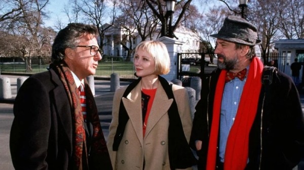 Robert De Niro’nun Unutulmuş Başyapıtı: "Wag the Dog" İzlemeye Değer wag the dog film