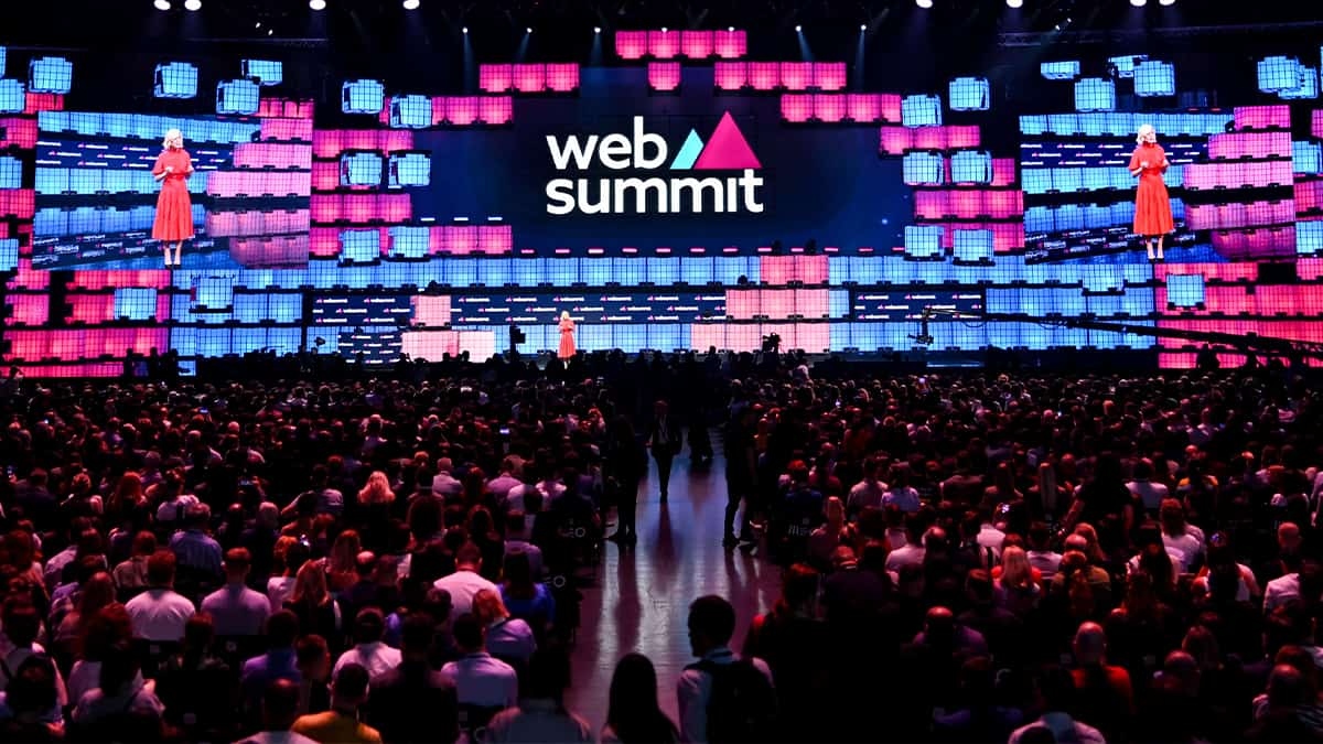 Teknoloji Temalı Sergiler: Geleceğin Yeniliklerini Keşfedin web summit
