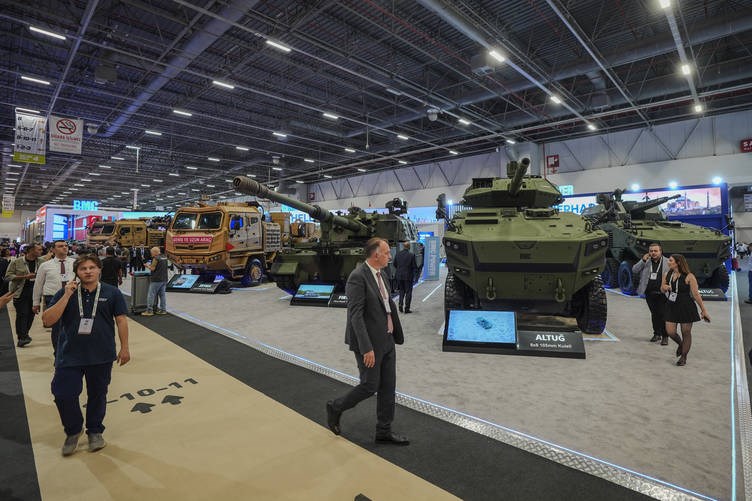 bmc idef 2025te yeni araclarini tanitti zeybek turan ve altug tank avcisi 3 9eB5pnw2