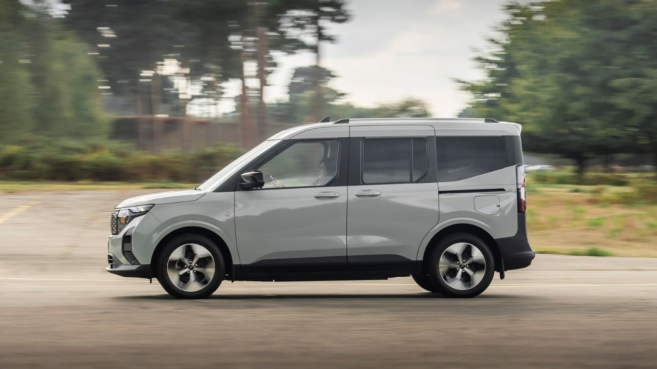 ford e tourneo courier incelemesi yalnizca elektrikli degil birebir vakitte tasinabilir bir ofis 3