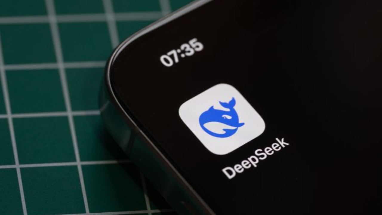 deepseek her seyi acik ediyor artik yapay zek tarafindan olusturulan iceriklere etiket koyacak 0 zljFl2fv