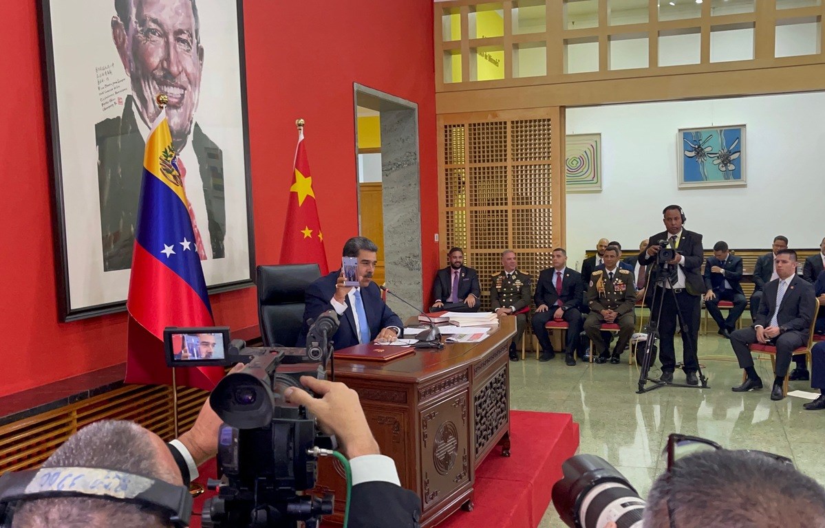 maduro huawei telefonuna ovguler yagdirdi amerikalilar bunu asla dinleyemez 0 pPqqHLBb