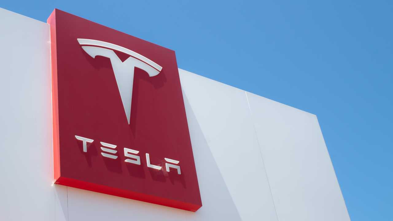 tesla beklenmedik bir darbe aldi 0 KhyyKcua