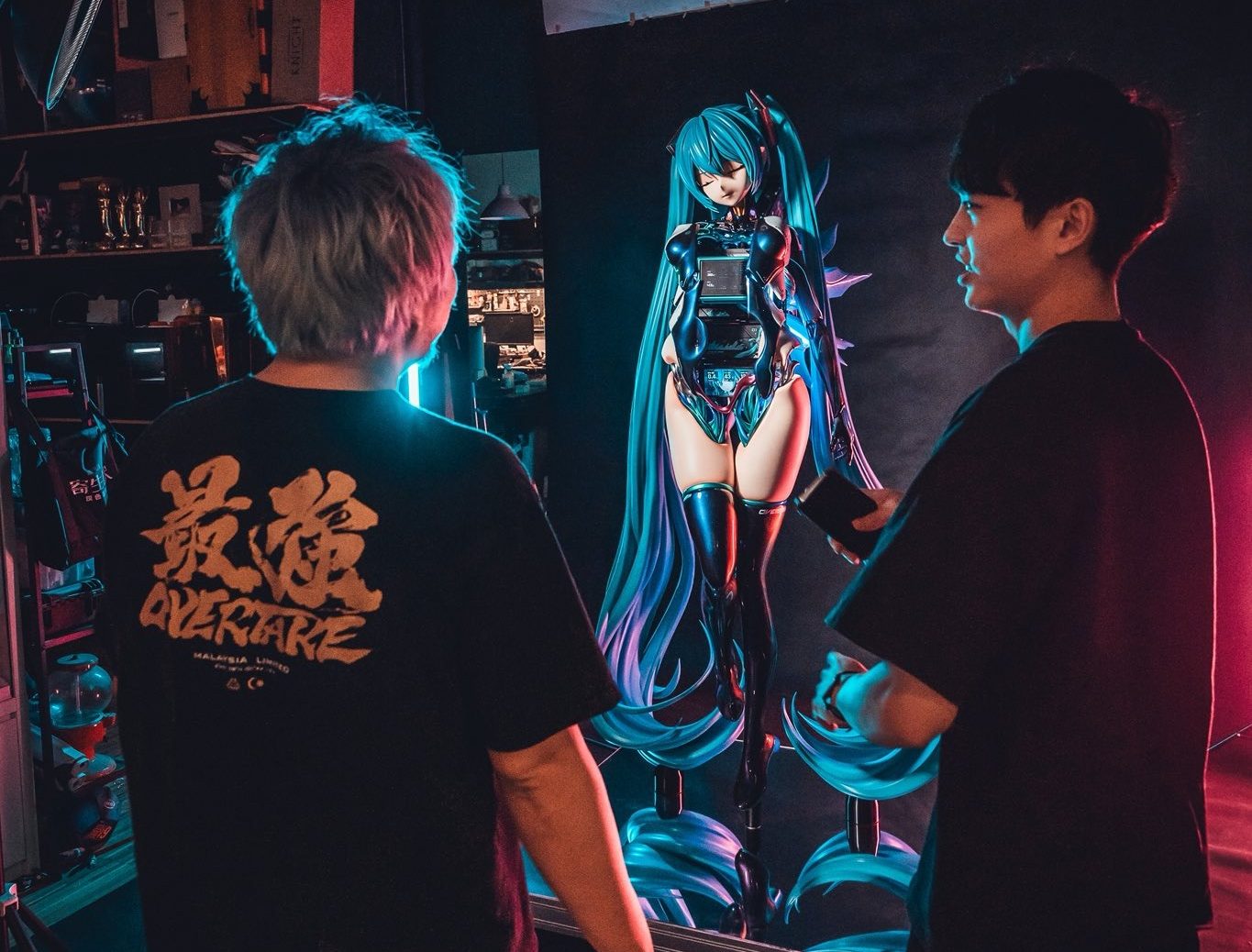Hatsune Miku 2 Metrelik Dev Bir Gaming PC Oldu Hatsune Miku 1